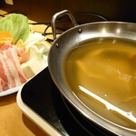 ちゃんこや 大関 - 味噌ちゃんこ鍋(写真は1.5人前、別途つくねと〆のうどんor中華麺が付きます。)