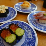 無添くら寿司 - いくら、サラダなんとか、赤貝、かつお