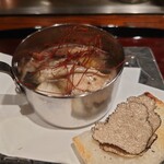 鉄板焼き いわ倉 - 牡蠣のアヒージョ