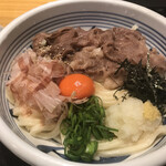 手造りうどん 楽々 - 和牛肉ぶっかけうどん　1.5玉