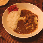 ポテトハウスじゃがいも - ポテトカレー。パッチパチに辛いです。