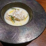 料理とワイン じょかーれ - 瀬戸内渡り蟹がのった、花びら茸入りポテトポタージュ