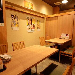ゆったり広めな個室は8名様のご利用が可能です