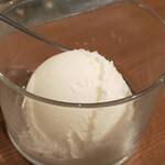 ト灯 - ランス産のジェラート（ピスタチオ)