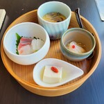 Wagokoro Munakata - お刺身、茶碗蒸し、小鉢２種。お刺身、新鮮です。茶碗蒸しのお味も良い。