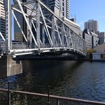 ラーメン二郎 - よく撮影で使われる橋