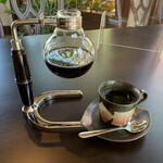 ひらい珈琲 - オリジナルコーヒー　サイフォンで淹れている。1.6杯分位ありそう。