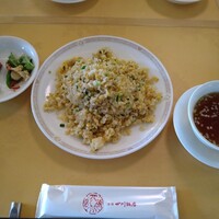 赤坂 四川飯店 - 左:連れのお裾分け♪　中:チャーハン♡　右:スープ！