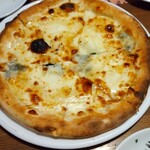 TERRA･COSTA - 4種のチーズのクワトロピザはちみつがけ