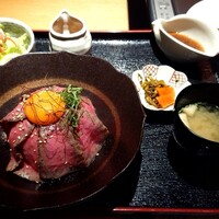 華蓮 博多店 - ランチ限定　鹿児島黒牛ローストビーフ丼　ご飯大盛り