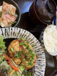 Izakaya Yupi - 鳥ハンバーグ定食950円