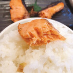 わ楽 - サーモンの西京焼き  オンザライス  