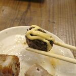 Gyuukushi Uokushi Noge Zaurusu - マヨネーズのオイリー感、大葉の青々とした風味、旨味豊かな牛肉が馴染む大葉（牛巻）。
