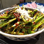 ホルモン人生タロちゃん - ニラのサラダ・キムチが最高！