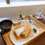 天満屋サンド - 料理写真:Cサンド（ホットサンド） 1100円
サラダとスープつき