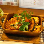 あおくまカフェ - ほうれん草とチーズのミートソースハンバーグ2021.11