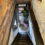 Sunny Journey - 屋根裏へ行く感じのする可愛い階段