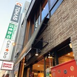 Misuta Donatsu - 店舗入口上方　ビルの２階までミスドです