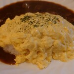 ビストロ サングリエ 久助 - ふわとろな卵焼きがご飯の上に載ってる