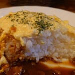 ビストロ サングリエ 久助 - オムライスは白飯となる
