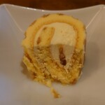 ビストロ サングリエ 久助 - デザートはロールケーキ状のアイスで美味しい