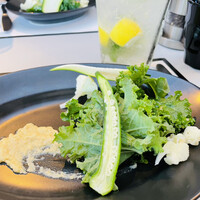 マーサーブランチ テラスハウス - ヒヨコ豆のフムスとキヌアのケールサラダ