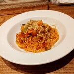 162049347 - カツオとオリーブ・かぶらのトマトソーススパゲッティ