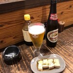 Tachinomi Tomoji - 瓶ビールとチーズ
