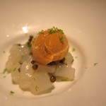 エクアトゥール - オマールエビの出汁で火を入れたあん肝とアオリイカとキャビアのタルタル