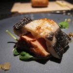 エクアトゥール - 今が旬のウナギとフォアグラのポアレ、フランボワーズエッセンスとレモン、生姜のコンフィ