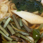 Gokoku Houjou - 山菜の他に、笹かまやわかめが入っていて、けっこう具沢山♫