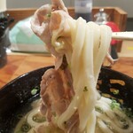 jikaseisanukiudontonikushimbashijinza - 肉うどんの肉かけうどんの冷　640円