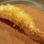 大阪串かつ　テンテコマイ - 【100円串】「えび」：プリッと甘く、
      しかも上品な香りが立ち上って・・・
      “アロマ効果の有るえび”♪
      