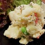 大阪串かつ　テンテコマイ - 「具だくさんなポテサラ」 ：じゃがいもは粗さを少し残し、
      マヨネーズは控えめに使って
      芋の甘味や香り豊か♪
      