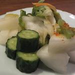 大阪串かつ　テンテコマイ - 「香物」：柚子大根・白菜と人参と昆布のミックス漬・きゅうりの浅漬・蕪の浅漬。食べ応え有り♪