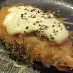 大阪串かつ　テンテコマイ - 【秋の季節串】「秋鮭」：洋食屋さんの“鮭フライ”とは似て非なるもの！
      生鮭がふっくらと柔らか♪
      