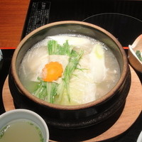 博多華味鳥 銀座4丁目店 - 上品なスープの水炊き