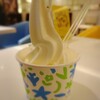 クィーンズソフトクリームカフェ - 料理写真:山中牧場ソフトクリーム カップ(￥290)。
トッピングは気が向いた時にでも。