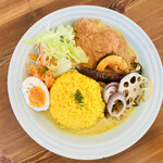 Hachigatu Cafe - バターチキンカレーとココナツカレーの２種盛りカレー