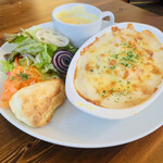 8月カフェ - サラダ・グリル野菜・キャロットラペ・ミニスコーン・かぼちゃのポタージュ・海老と茄子のマカロニグラタン