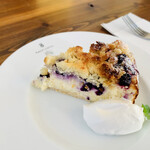 8月カフェ - ブルーベリーのクランブルチーズケーキ