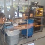 軽井沢チョコレートファクトリー東京ラスク - ガラスの向こうは工場