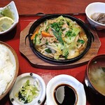 Sankai Chisou Ooiri - 豚のピリ辛鉄板定食
