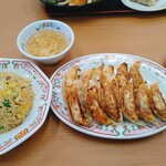 餃子の王将 - 餃子2皿&炒飯