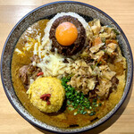 吉田カレー  - ミックス辛口多め 小・豚・チーズ・アチャール・ポテトサラダ