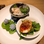 タイ料理 みもっと - ①チョームアン(お花の形のひとくち焼売)・カノムジープノック(鶏の形のひとくち焼売)・ヤムヘッド(木耳のサラダ)・カイルーククーイ(揚げ卵のタマリンドソース)