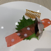 L'éclaireur - バターナッツと大葉のフレンチタコス
                    青魚と、紅芯大根、発酵ミルク