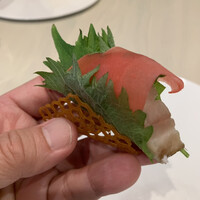 L'éclaireur - バターナッツと大葉のフレンチタコス
                      青魚と、紅芯大根、発酵ミルク