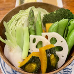 Tatemichiya - 「 蒸したて野菜 」 お好みでジェノバマヨネーズソースや
                        ミソドレッシングをつけて。美味しい焼酎ともよく合う！