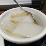 狸小路飯店 - トリカラ揚げ定食660円につく杏仁豆腐